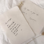 Carta en algodón de la marca Novellie, muestra detalles y textura del material en una imagen clara y cercana.