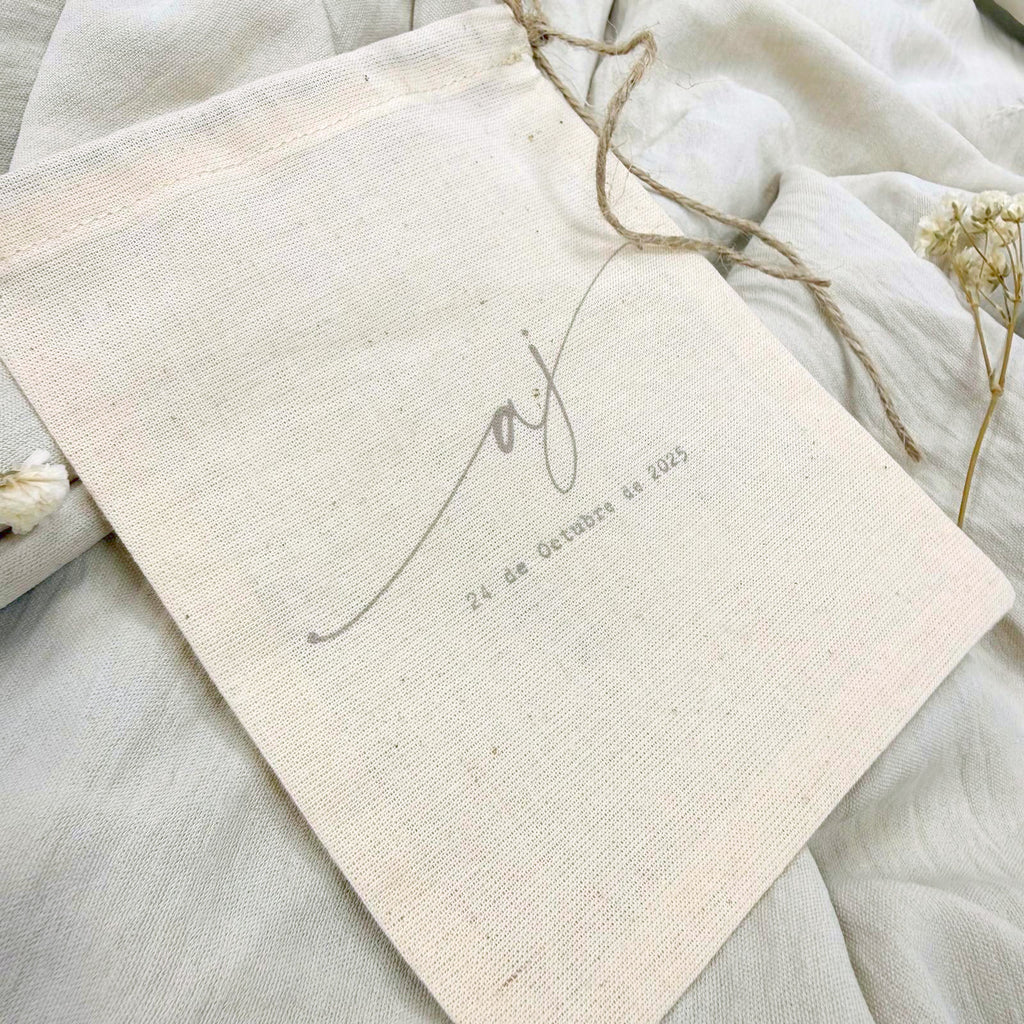 Arras Arena Novellie, conjunto de arras de boda en diseño elegante con detalles en color plateado y acabado brillante.