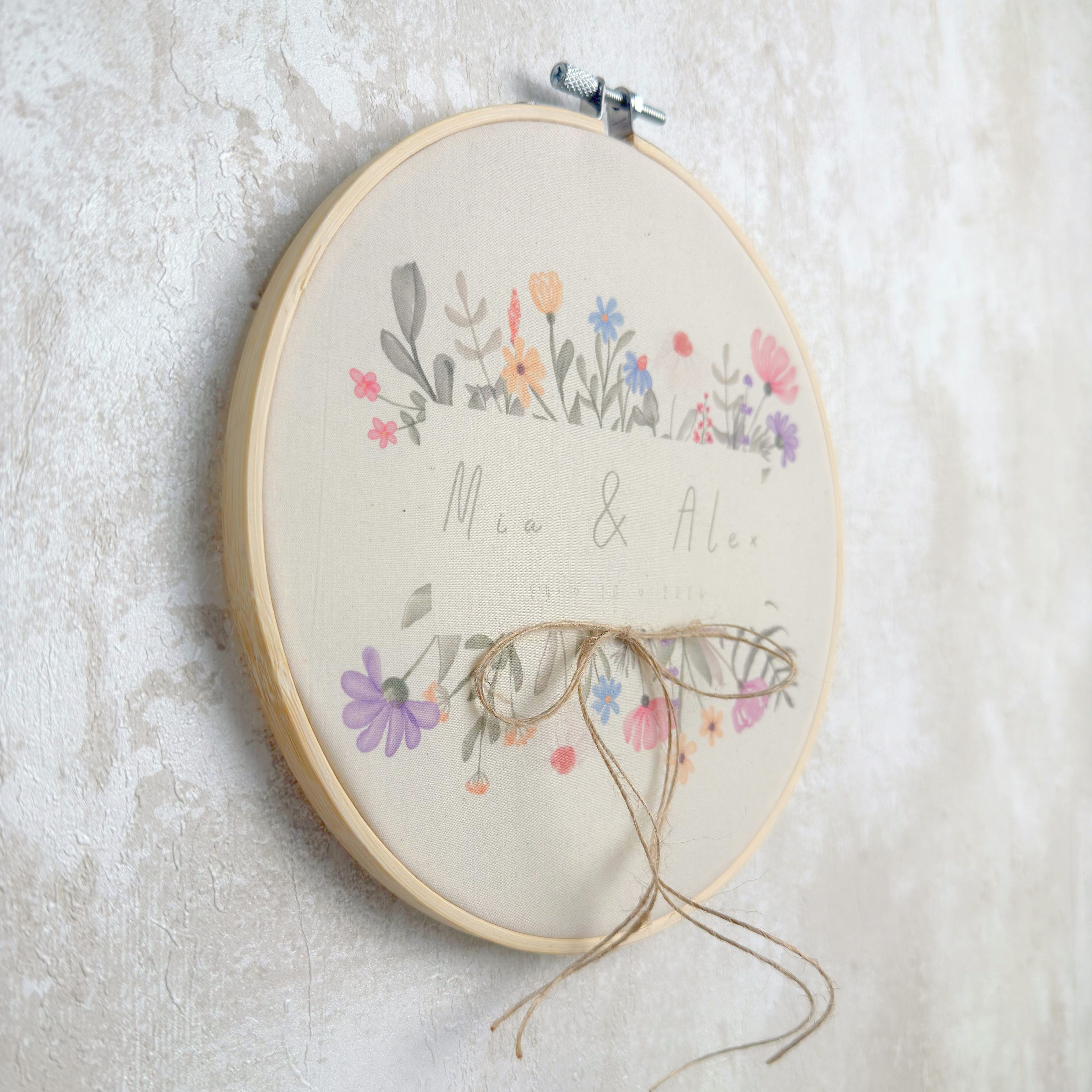 Baño para alianzas de jardín Novellie con diseño decorativo en hierro, ideal para decorar y proteger las alianzas en exteriores