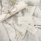 Marcadores de sitios de algodón Novellie, suaves y resistentes, con diseño colorido para decorar mesas y eventos.