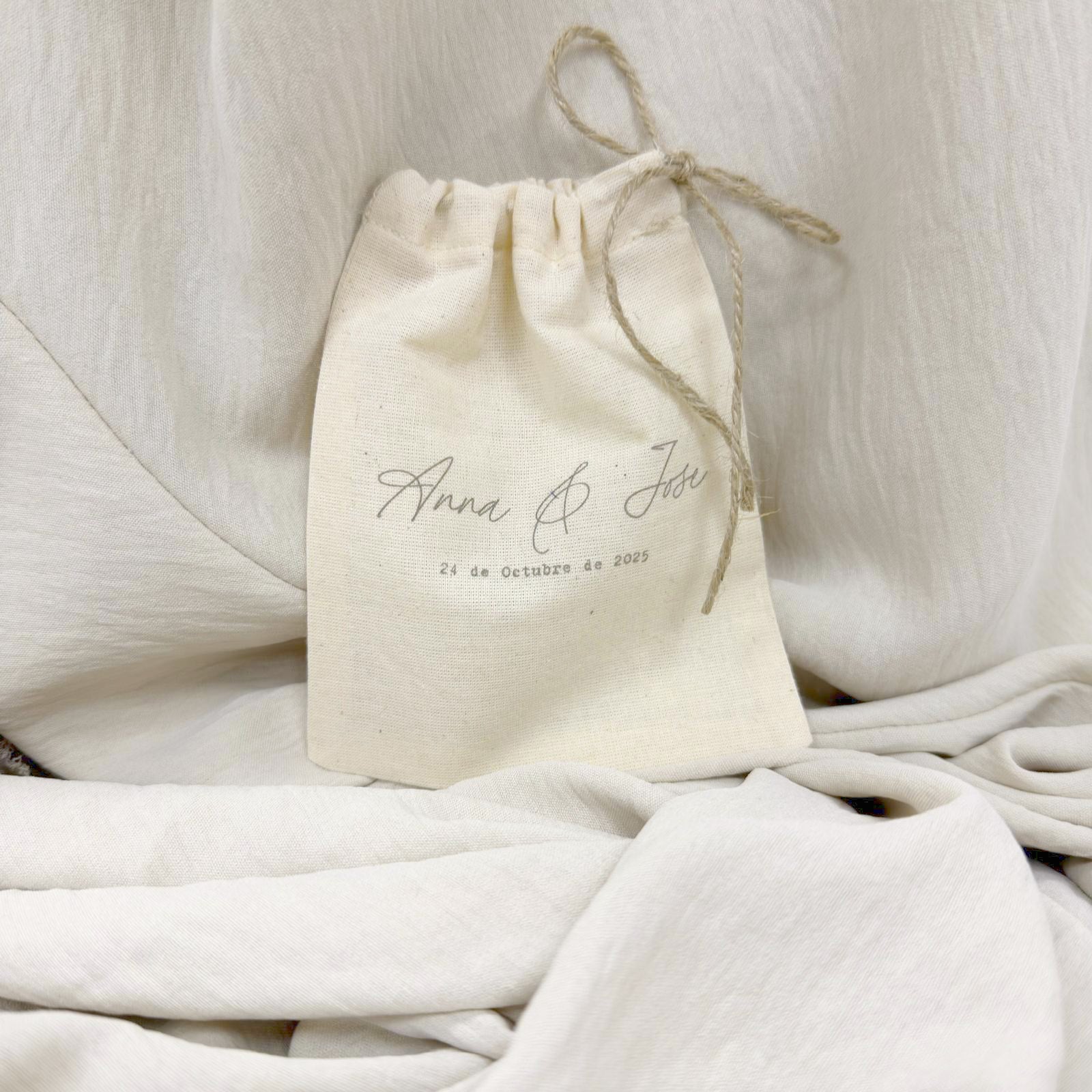 Arras de algodón Novellie, conjunto de 2 con diseño suave y cómodo para la cama, en tonos neutros.