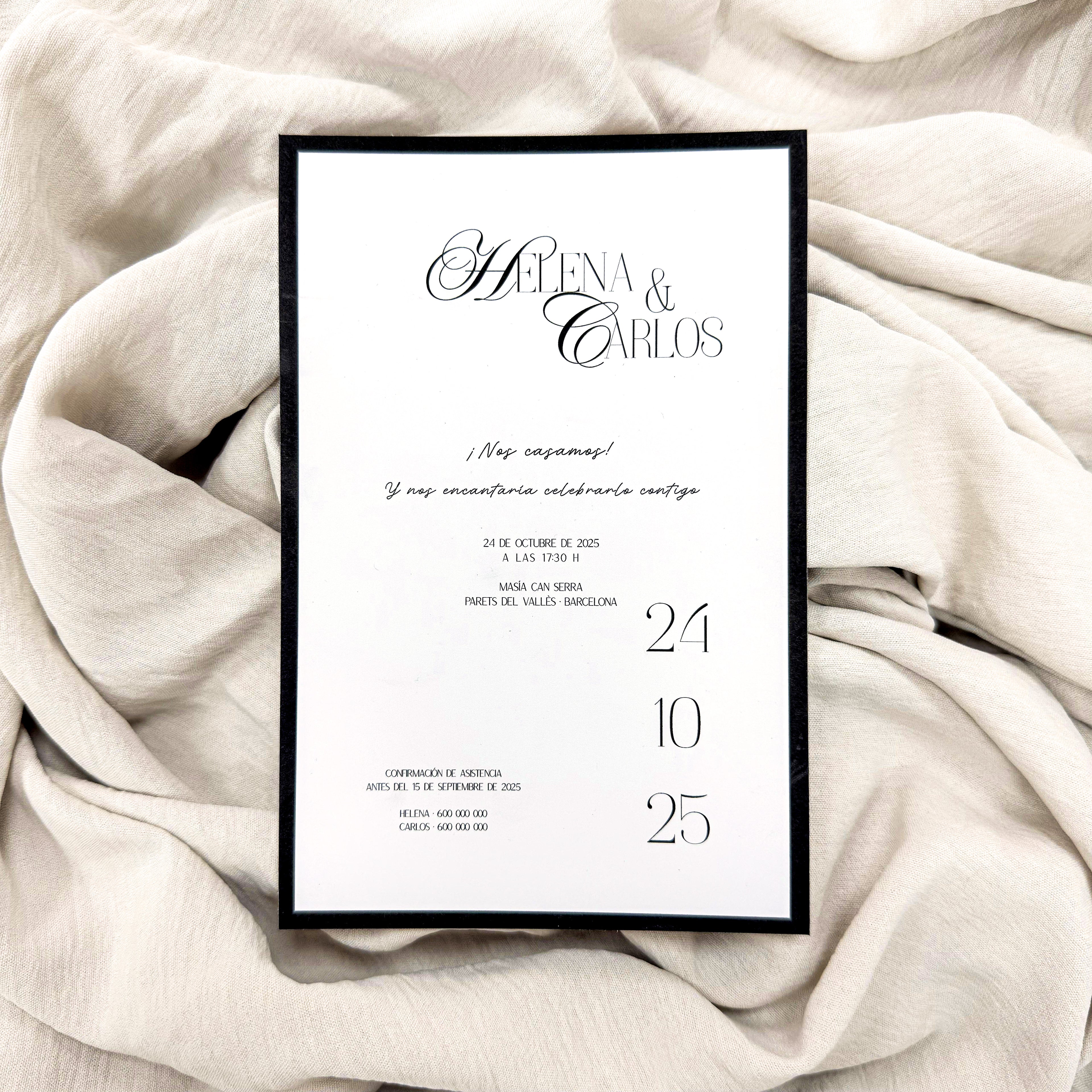 Invitación en marco de Novellie, diseño elegante con detalles decorativos para eventos especiales, vista frontal del producto.