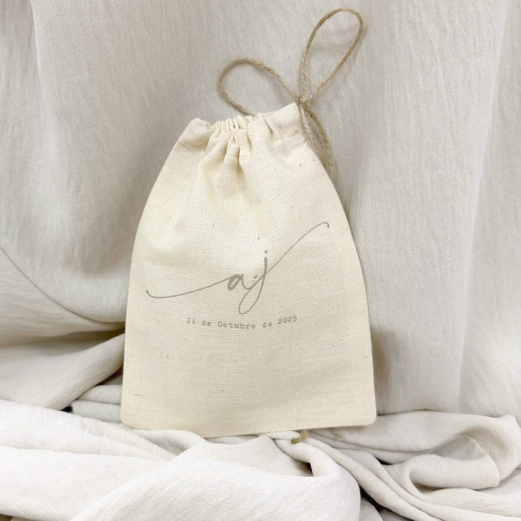 Arras Arena de Novellie, herramienta de arrastre con diseño resistente y duradero, muestra la superficie de trabajo en la imagen.