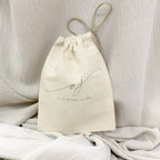 Arras Arena de Novellie, herramienta de arrastre con diseño resistente y duradero, muestra la superficie de trabajo en la imagen.