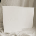 Libro de votos relieve de la marca Novellie con portada decorativa en relieve y diseño elegante para bodas.