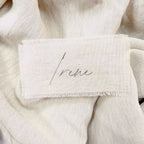 Marcapáginas de algodón de la marca Novellie, con diseño colorido y texturizado, ideal para marcar páginas de libros.