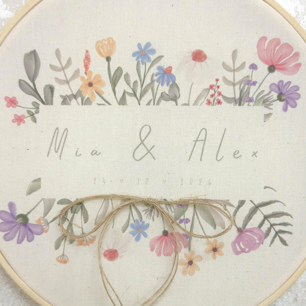 Bastidor de alianzas para jardín en estilo decorativo, de la marca Novellie, con detalles ornamentales y acabado resistente