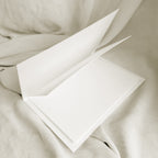 Libro Votos Relieve de Novellie con portada decorada en relieve y detalles en tonos suaves, visible en la imagen.