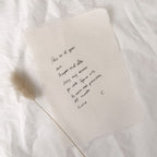 Carta en algodón de la marca Novellie, con textura suave y diseño clásico, ideal para proyectos de arte y manualidades.