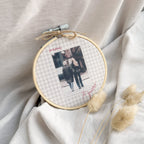Mini bastidor Día de la Madre Novellie en tela vichy con detalles decorativos para regalo especial.