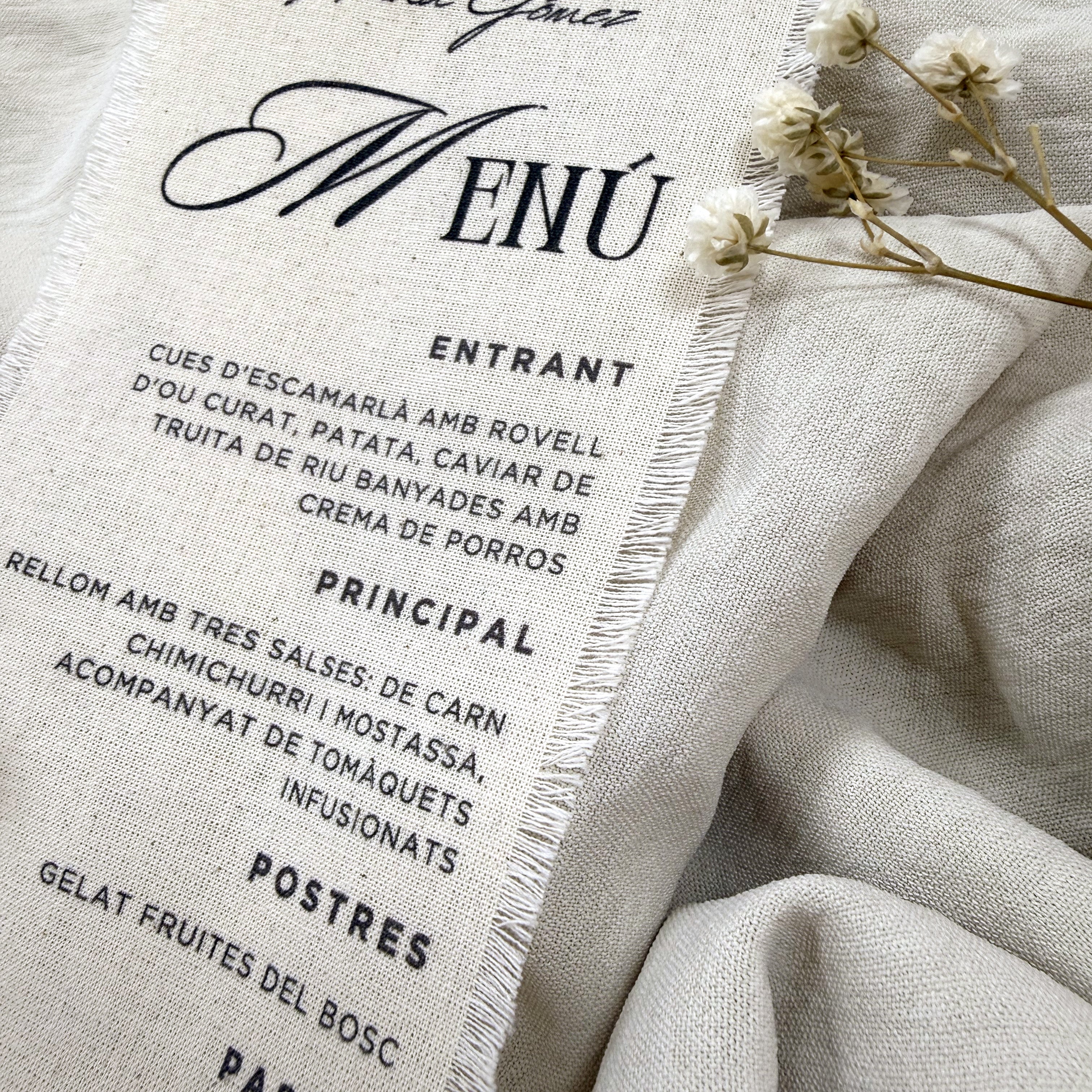 Menú Arena de Novellie, cartel de presentación con diseño moderno y elegante en tonos arena y gris.