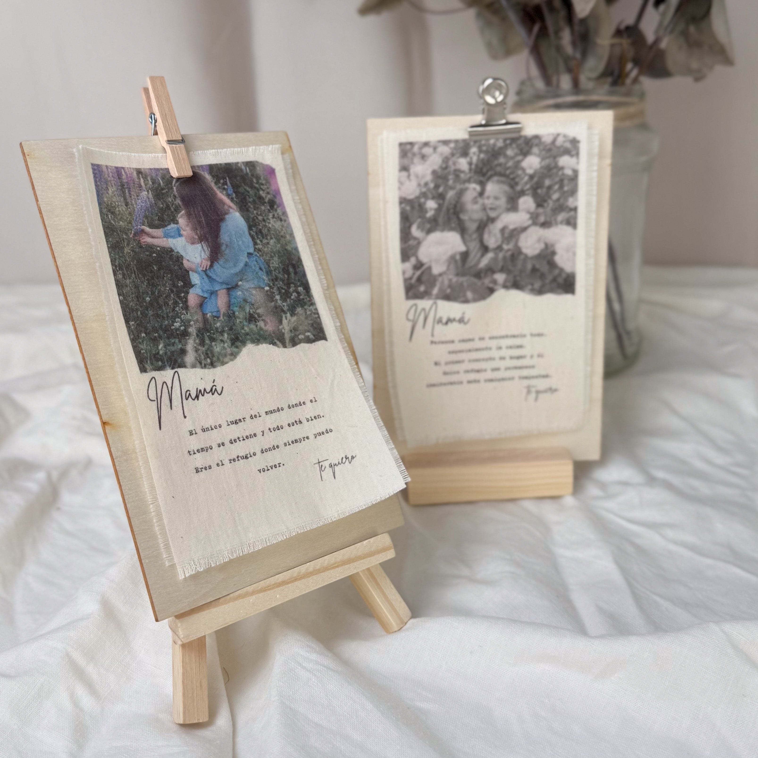 Soporte para fotografía Novellie, resistente y ajustable, con base estable y estructura metálica para exhibir fotos.